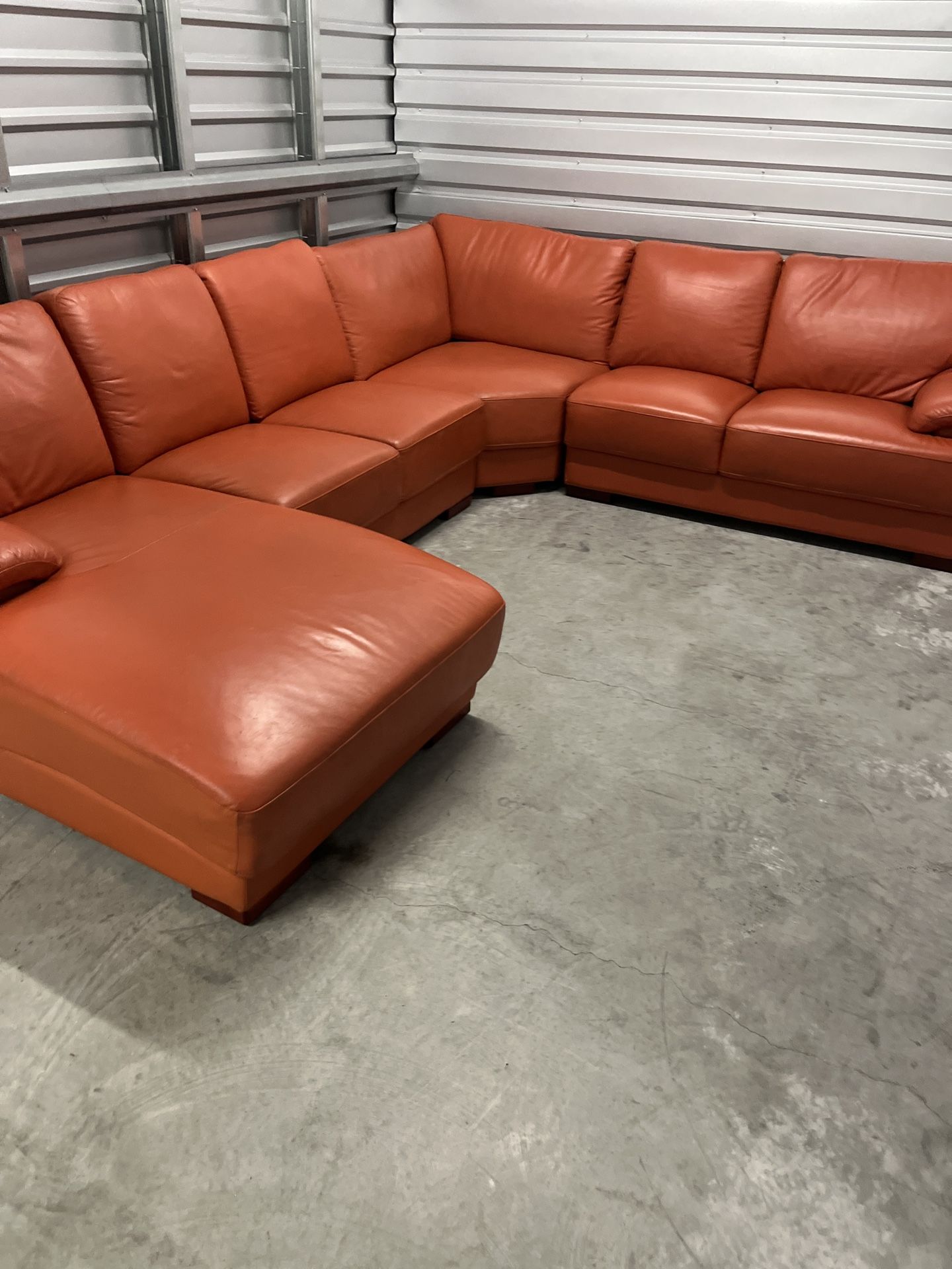 Beautiful Elegant Upscale Luxury Italian Leather Sectional Sofa
