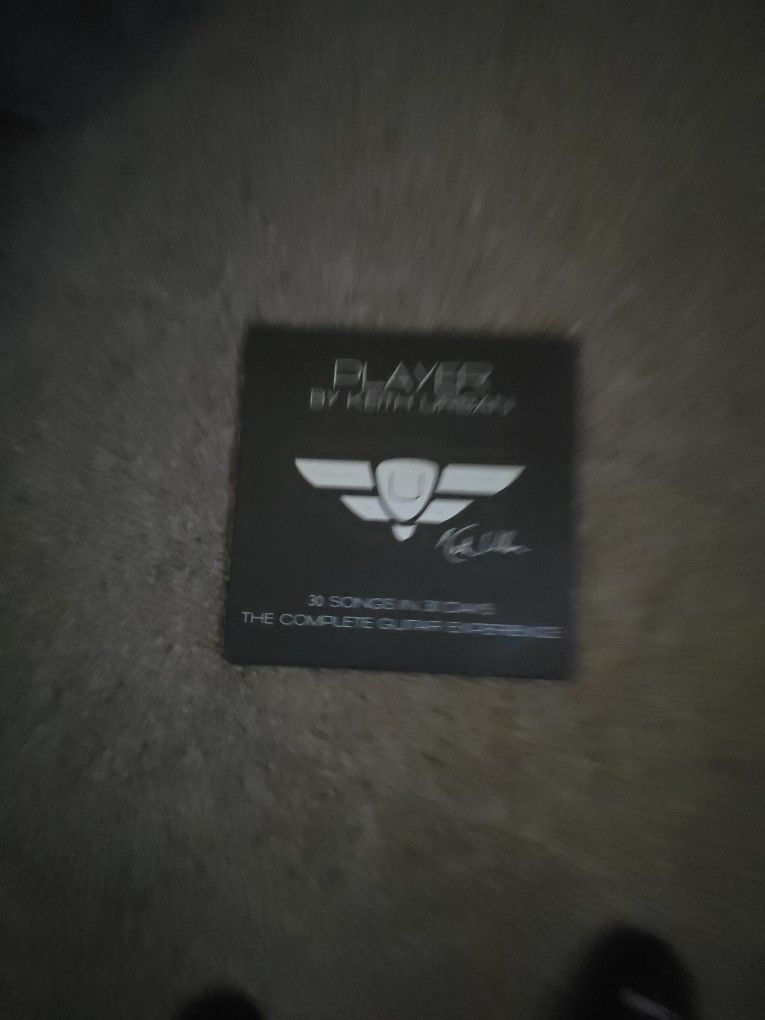 Player by Keith Urban 30 Songs in 30 Days Complete Guitar Experience Set