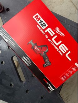 Milwaukee M12 FUEL hackzall set with 4 amp battery and charger