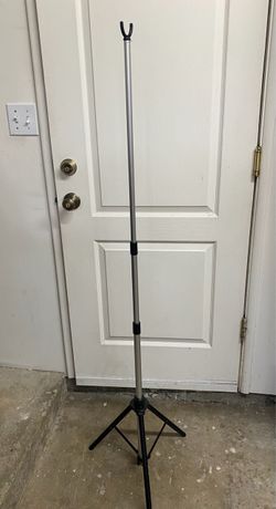 Medical IV pole