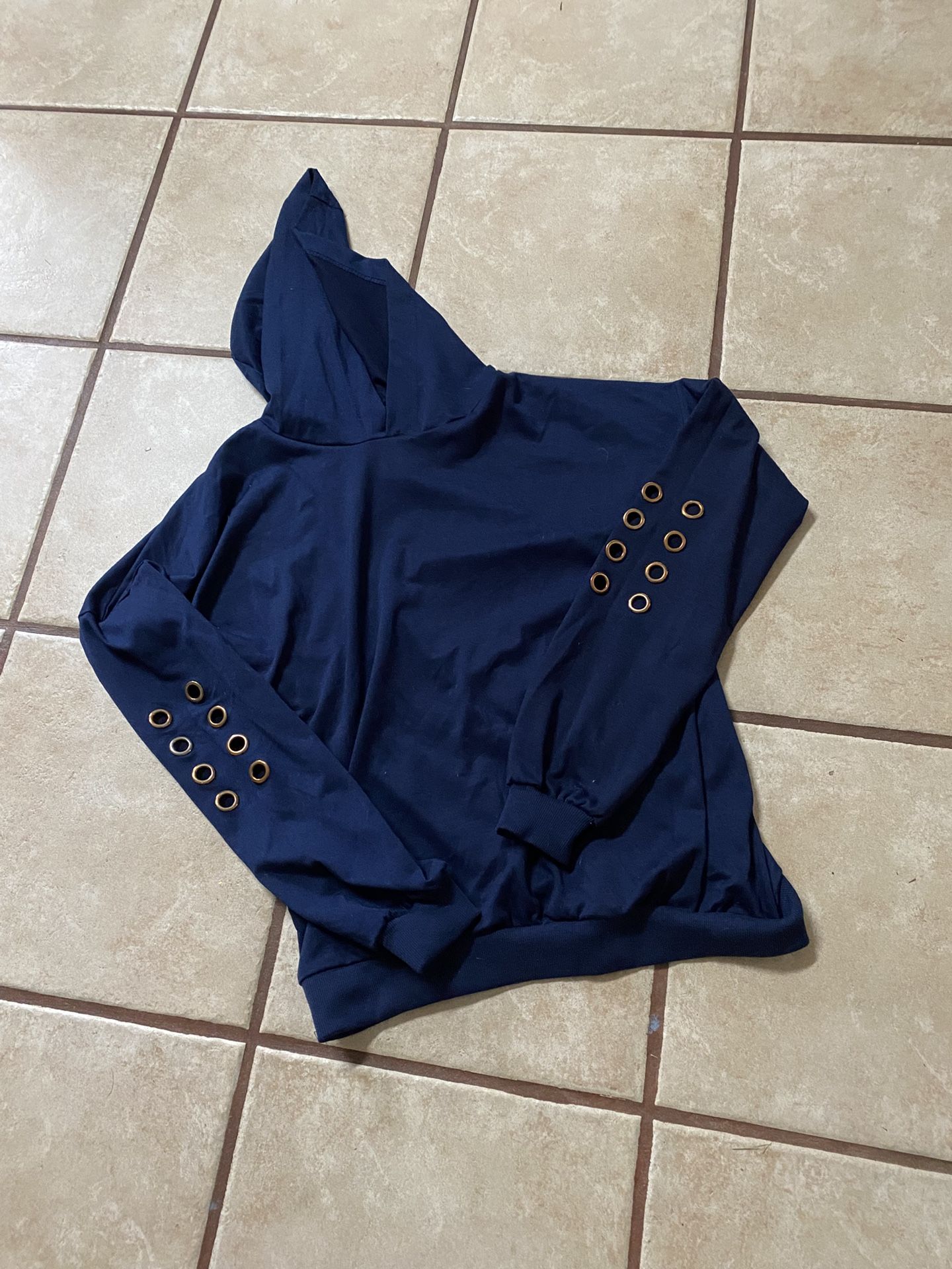 Woman’s Hoodie Top With Gold Tone Grommets On The Sleeves Size S/M