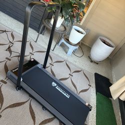 BRAND NEW (STILL IN BOX) SIGNATURE FITNESS WALKING PAD $200 VALUE.