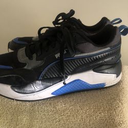 Boys Size 6 Black/blue Puma’s. 