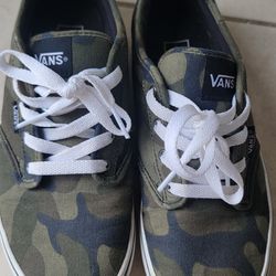 Van's Camo Sneakers Youth Size 5.5 Cushioned 