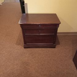 End Table/Furniture 