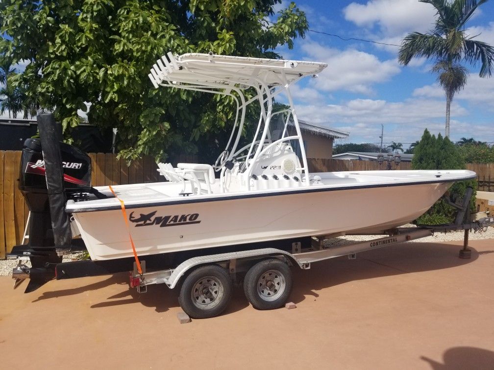 2005 Mako 2201