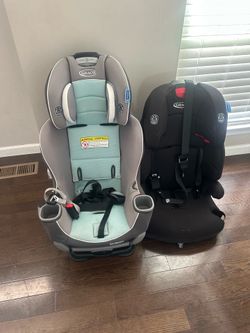 2 cars seat for sale each 35$