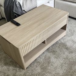 Modern Lift-Top Coffee Table – Excellent Condition – $40 