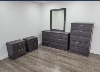 Dresser whit mirror , chest and 2 nightstands  - Cómoda con espejo , Gavetero y 2 mesitas de noche