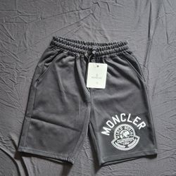 Moncler Men's Shorts (L)