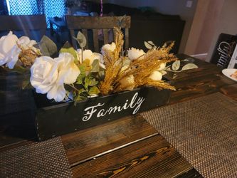 Centerpiece wood box without flowers