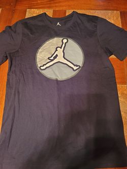 Jordan tee size lrg