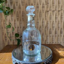 Vintage Jack Daniel’s Glass Decorative Bottle Collectors Item Barware Decanter Gold Black Stopper 