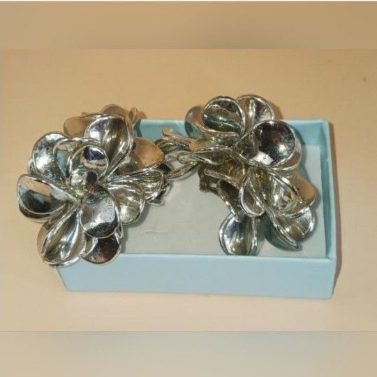 Vintage Plastic Pine Cone Clip on Earrings