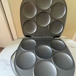 Holstein Housewares HU-09005B Arepa Maker - Black