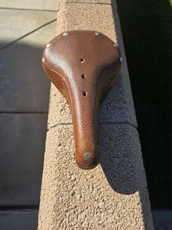 Brooks B17