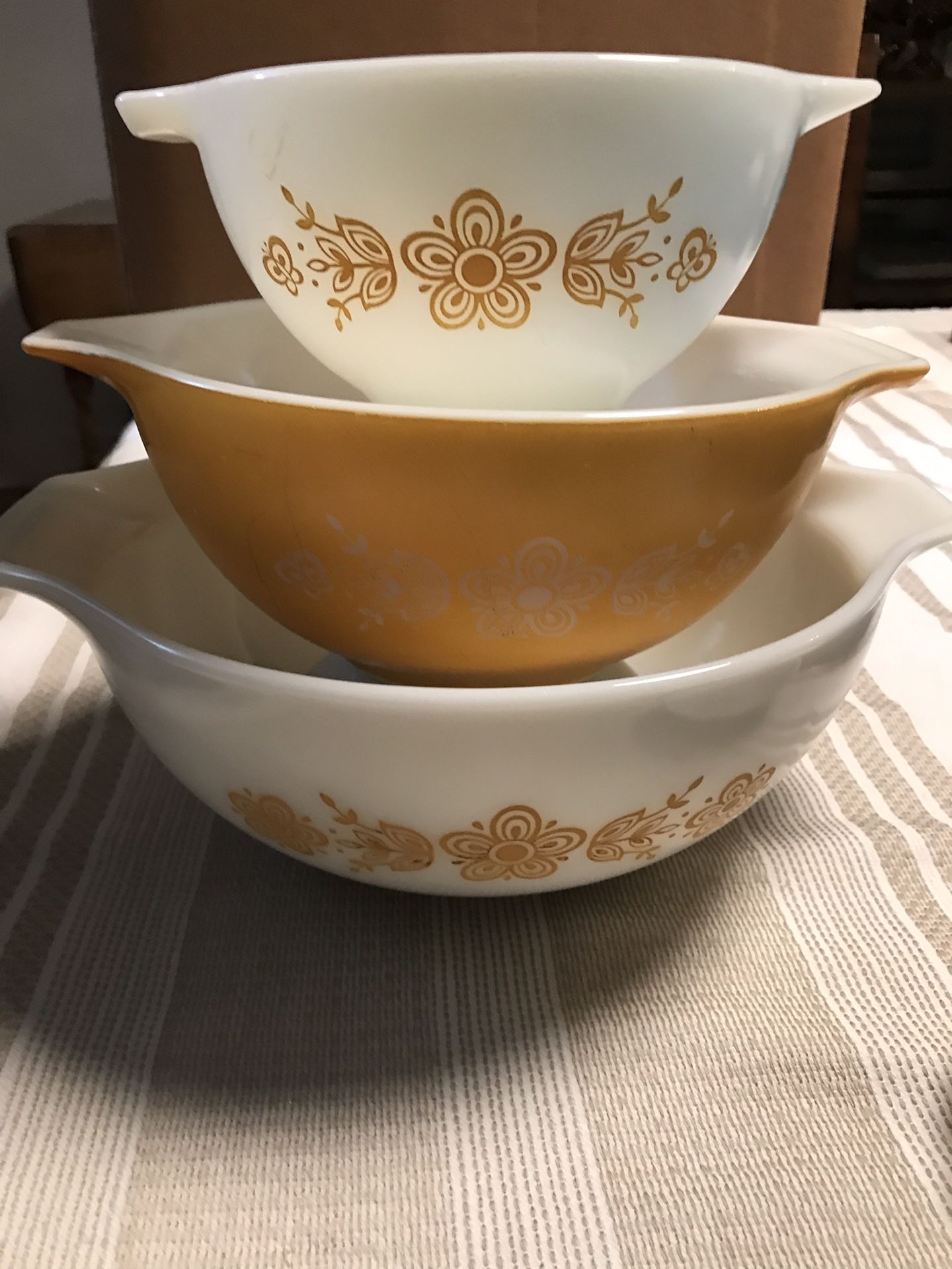 Vintage Whit and Gold Nesting Pyrex