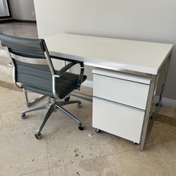 Nice Desk W/ Rolling Filing Cabinet & Chair! 