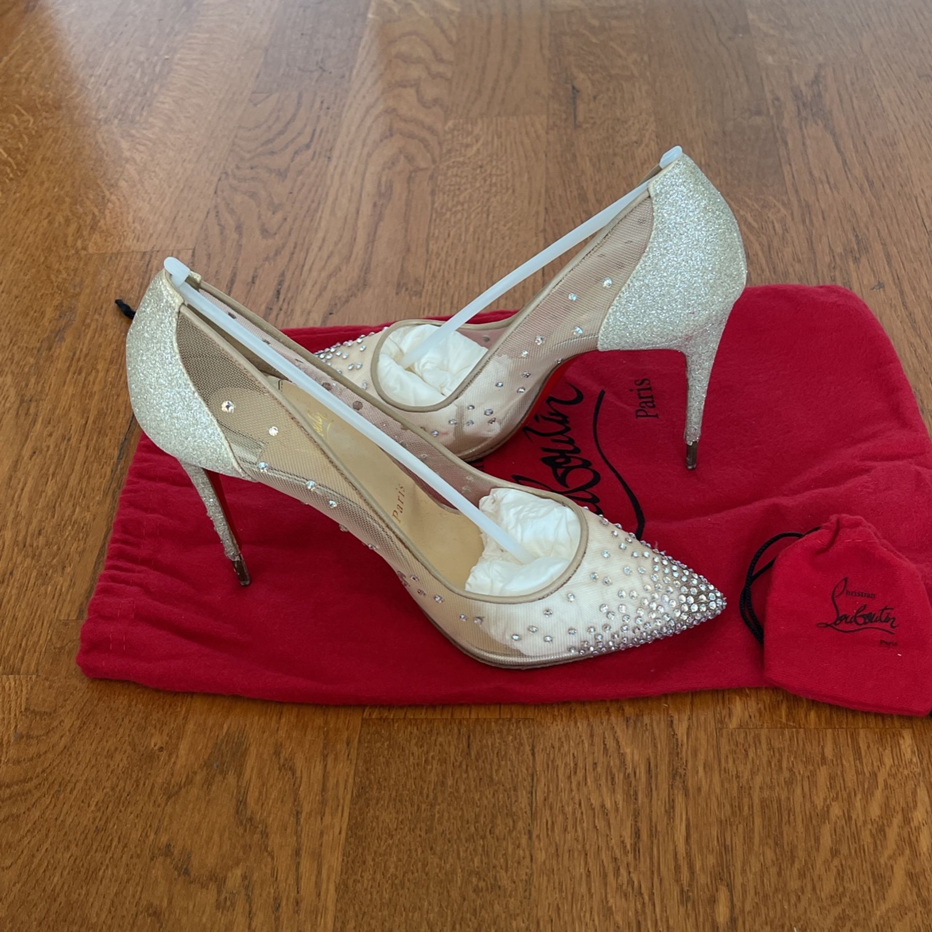 Mediator helbrede Ekstremt vigtigt Christian Louboutin Cinderella Shoes for Sale in Chicago, IL - OfferUp