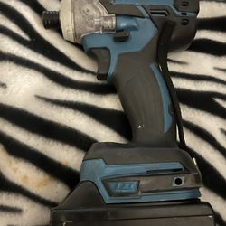 Makita impact gun with battery