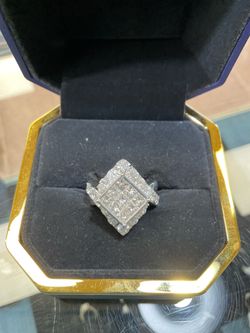 White  gold diamond ring