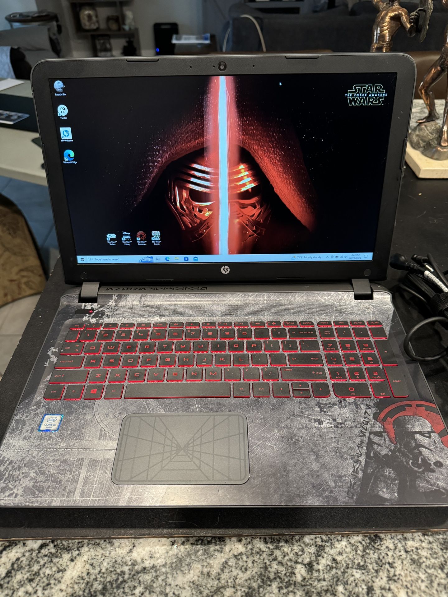 HP Star Wars Special Edition Notebook 15-AN050NR 15.6" i5-6200U 2.8GHz 6GB