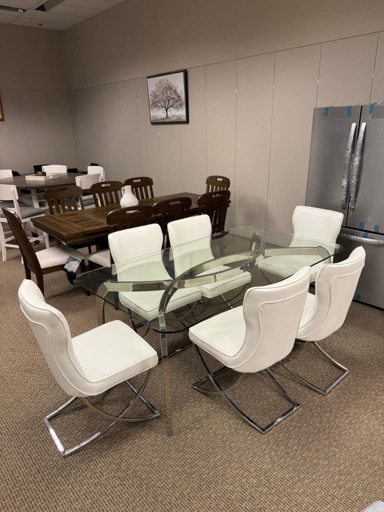 Beautiful Brand New Dinning Set On Sale Now