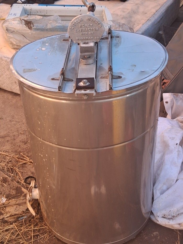 LITTLE WONDER HONEY EXTRACTOR