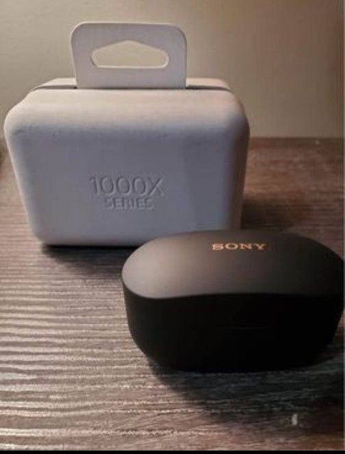 Sony Headphones Noise Cancelling WF-1000XM4 like new
