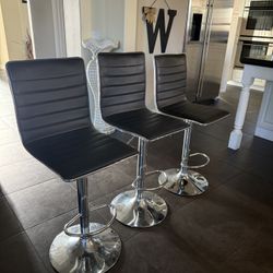 3 Spinning And Height Adjusting Kitchen Chairs 