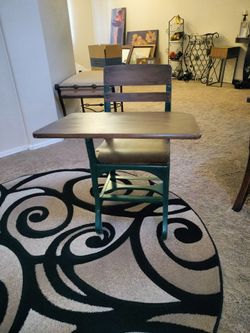2 kid Desk, little table and wine rack