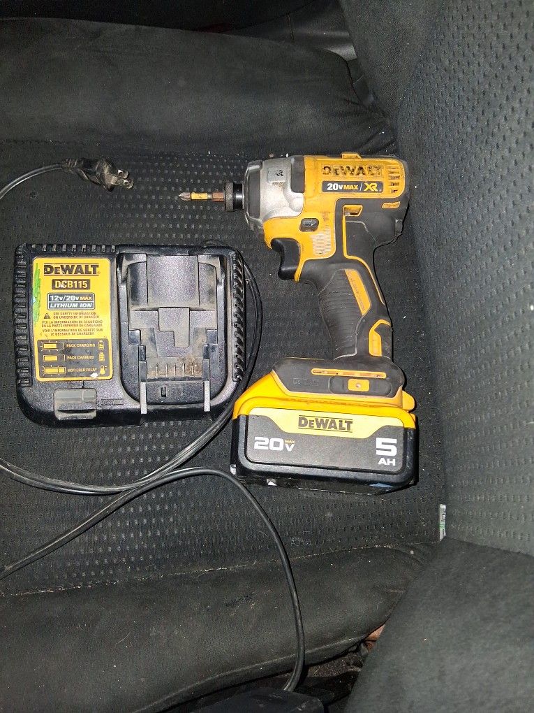 Dcf887 1/4" Cordless Impact Driver With 20v 5ah Dcb205 Battery And 12/20 V MAX Dcb115 Charger