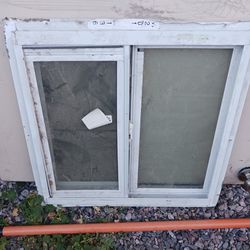Smaller Window With Screen NO CRACKS ASKING $100 Size Is 25 1/2 ×25 1/4 Must Pick Up Broadway And APACHE BUCKEYE AZ CASH ONLY PLS 