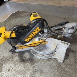 DEWALT 15 Amp Compound Miter Saw