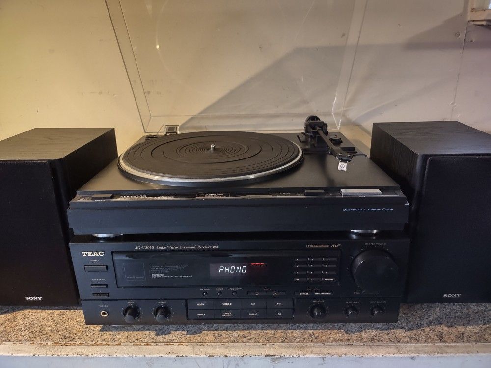 Complete Turntable Setup. Free Records 