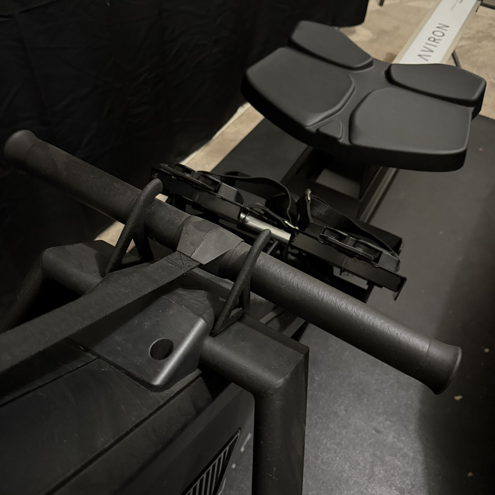 Aviron Strong Series Premium Interactive Home Gym Rower