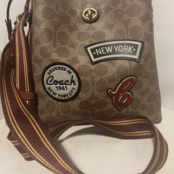 Coach Purse In Good Conditions Needs Wipe Down 
