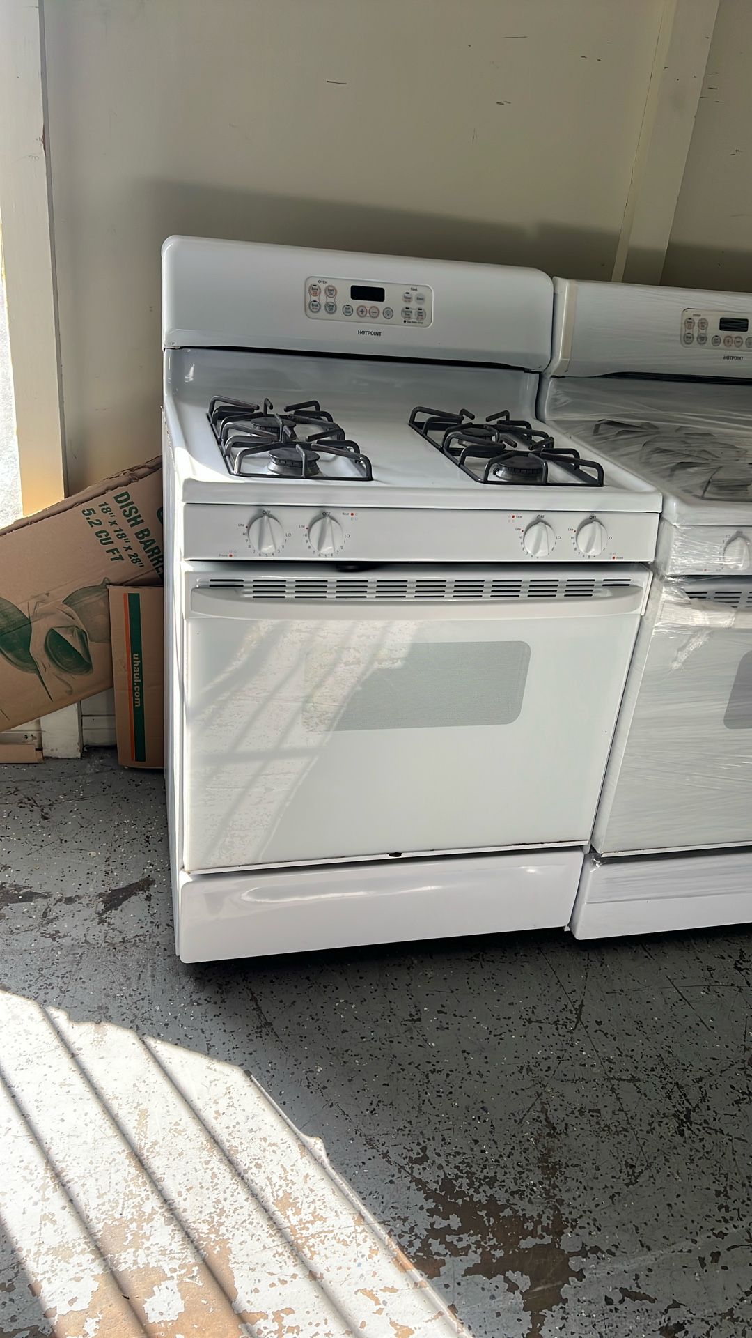 Hot Point 30”Wide Gas Range Stove Sale In White