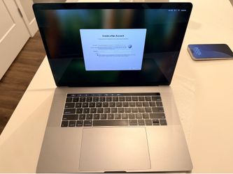 Apple MacBook Pro 15" 2.6GHz 6-core Intel Core i7, 256g 2019