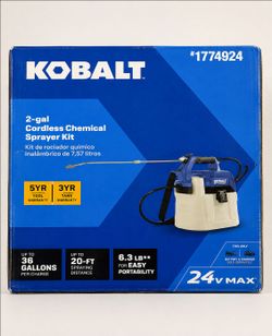 Weed sprayer with battery