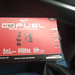 Milwaukee M12 Installation Drill/Driver Kit