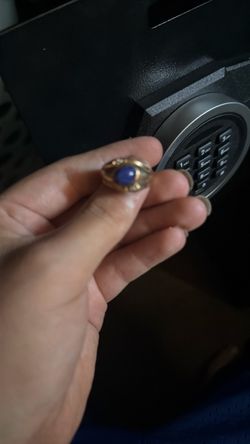 Star Sapphire, 10 karat yellow gold ring Star Sapphire, 10 karat yellow gold ring