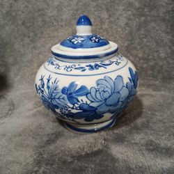 Vintage Seymour Mann China Blue Small Ginger Jar