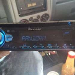 STEREO PIONEER CD AUX USB BLUETOOTH CAMBIA DE DIFERENTES COLORES GOOD CONDICIÓN ABLO ESPAÑOL 
