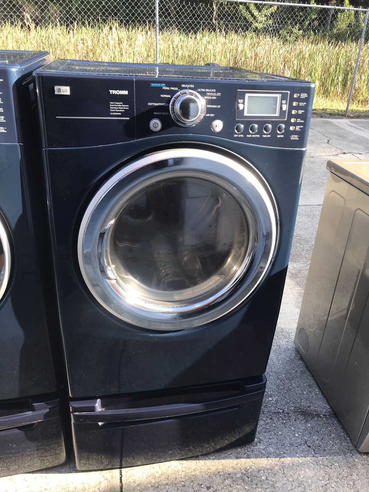 Lg Washer And Dryer On Pedestal
