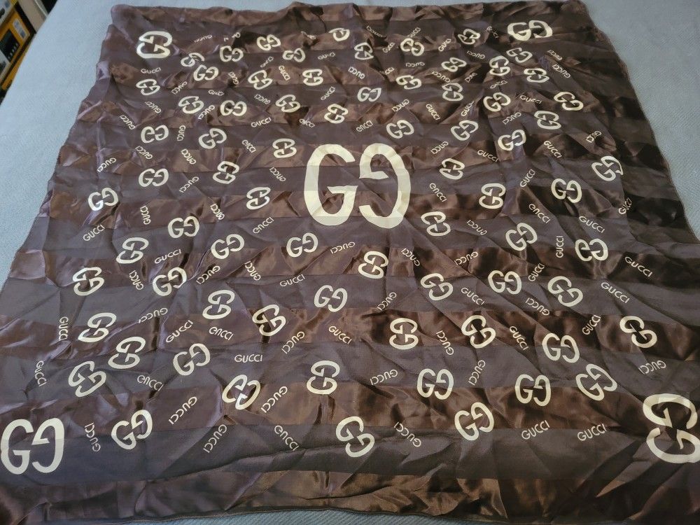 Gucci Scarf 38x38 $250 Pickup In Oakdale 