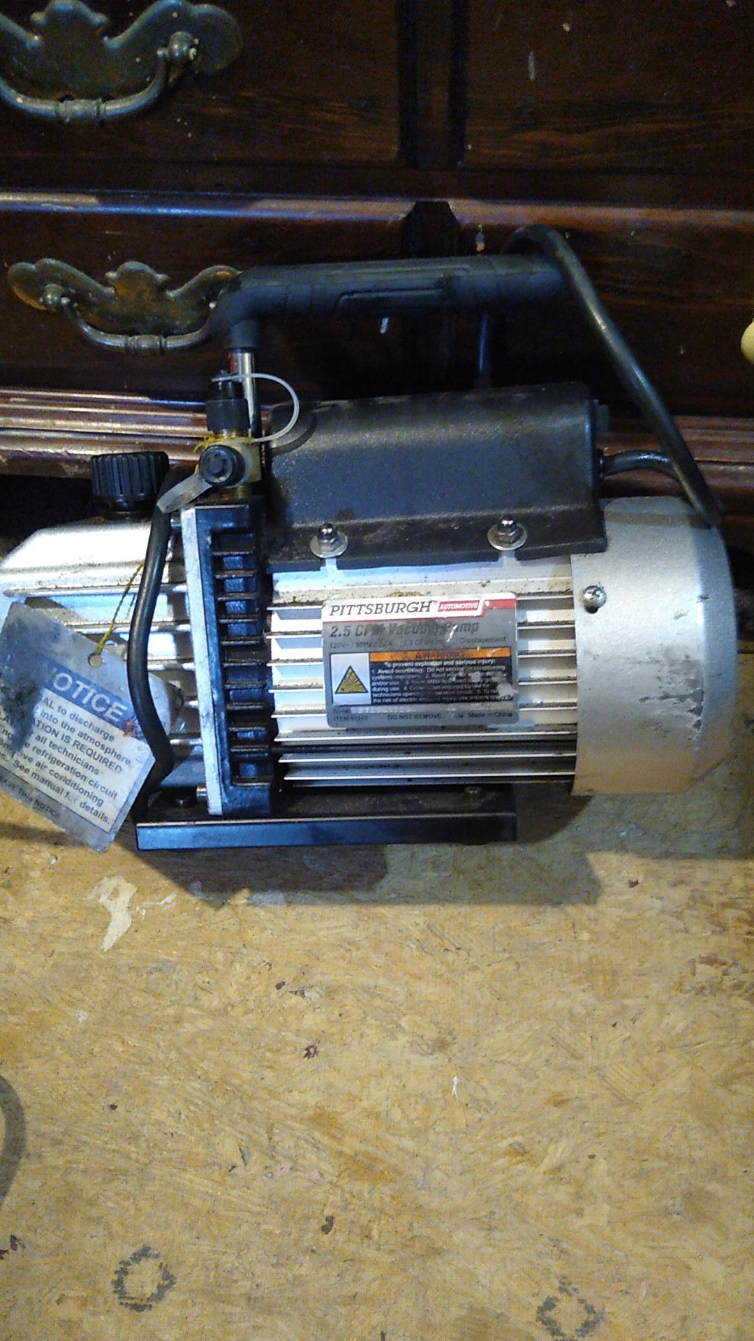 Pittsburgh 2.5 vacuum pump for AC units it will pump any kind of freon in or out