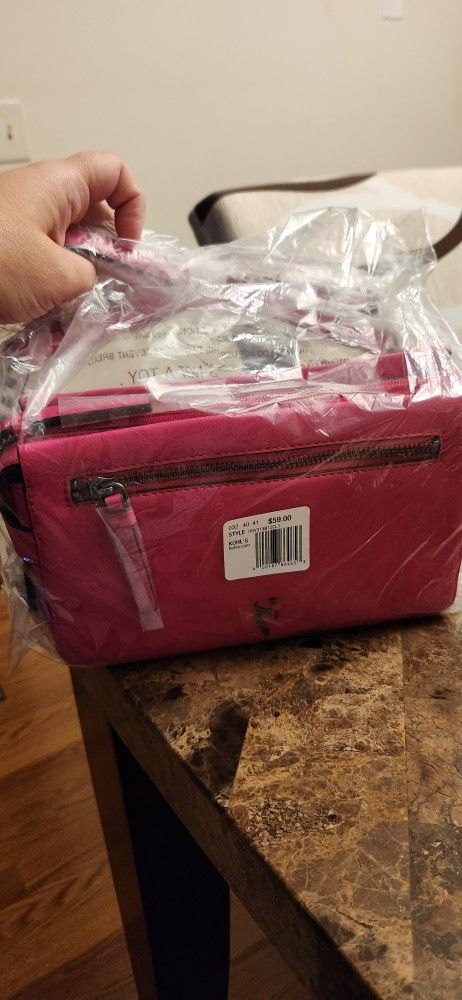 Great Deal On Brand New Vera Wang Purse PINK