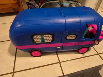 LOL. Surprise 2-in-1 Glamped Camper con Carro -
2019 -incluye Muñeca O.M.G y Accesorios En PONCE PUERTO RICO