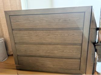 Bedroom dresser chest